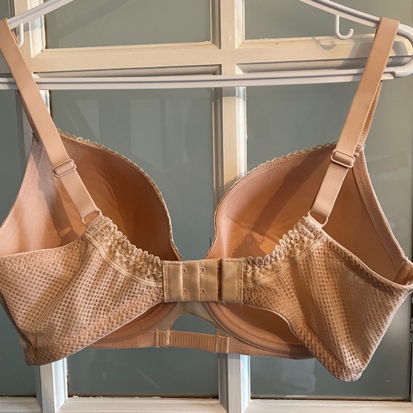 Molded cup supportive lace bra - Picture 3 of 3